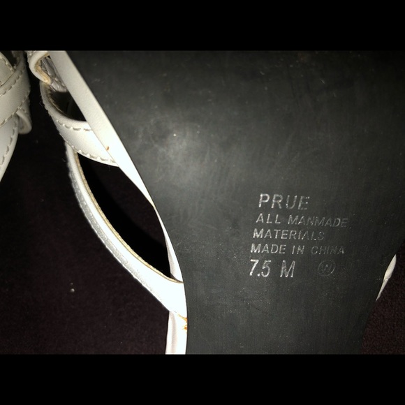 Mudd white sandals, never worn. Size 7.5. - Picture 5 of 7